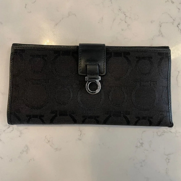 Salvatore Ferragamo Authentic Signature Logo Leather & Nylon Wallet Black Sz OS - Picture 2 of 14